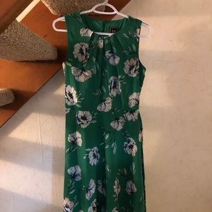 JH Brand Dress-green w/floral pattern, size 6, incl. sash